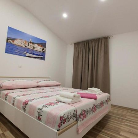 Apartment Dalmatia Каштела Екстер'єр фото