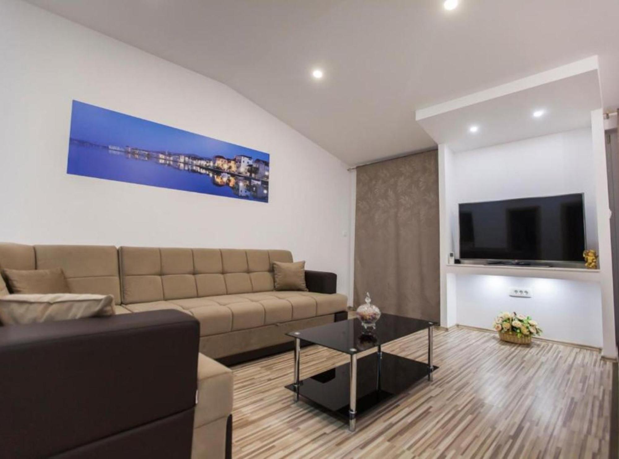 Apartment Dalmatia Каштела Екстер'єр фото