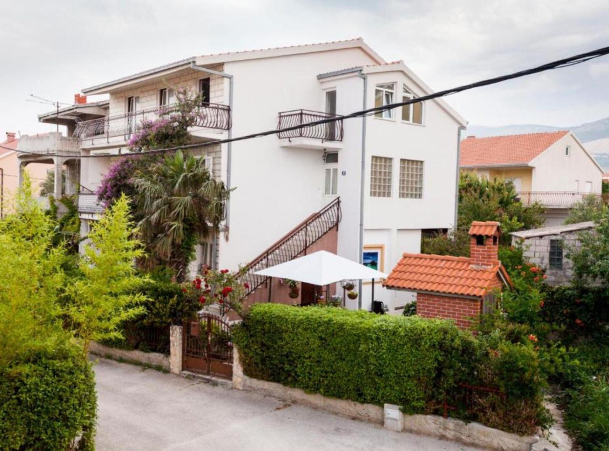 Apartment Dalmatia Каштела Екстер'єр фото