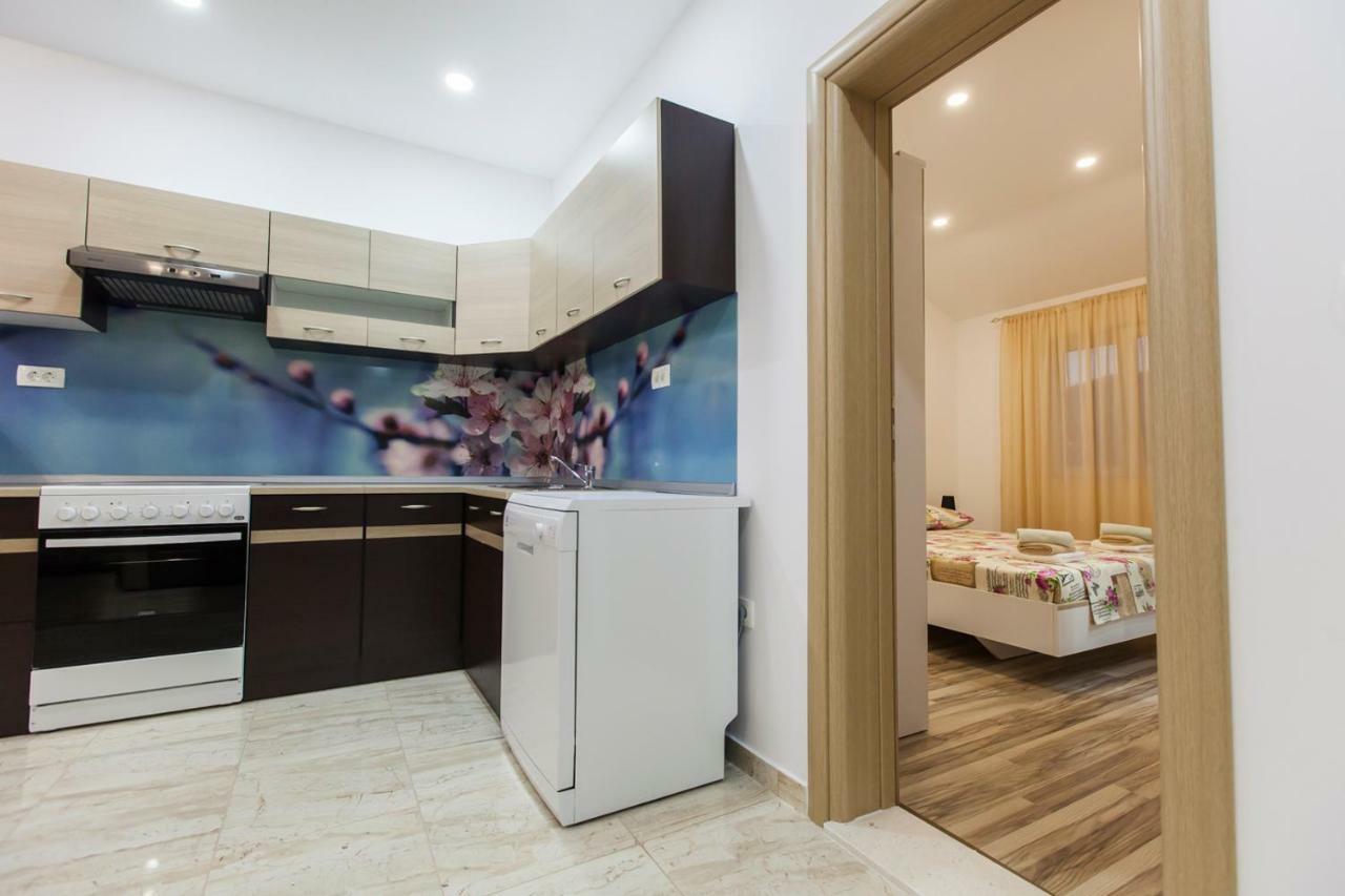 Apartment Dalmatia Каштела Екстер'єр фото