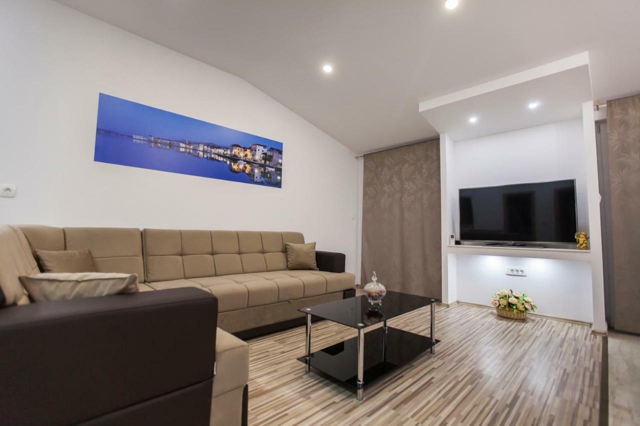 Apartment Dalmatia Каштела Екстер'єр фото