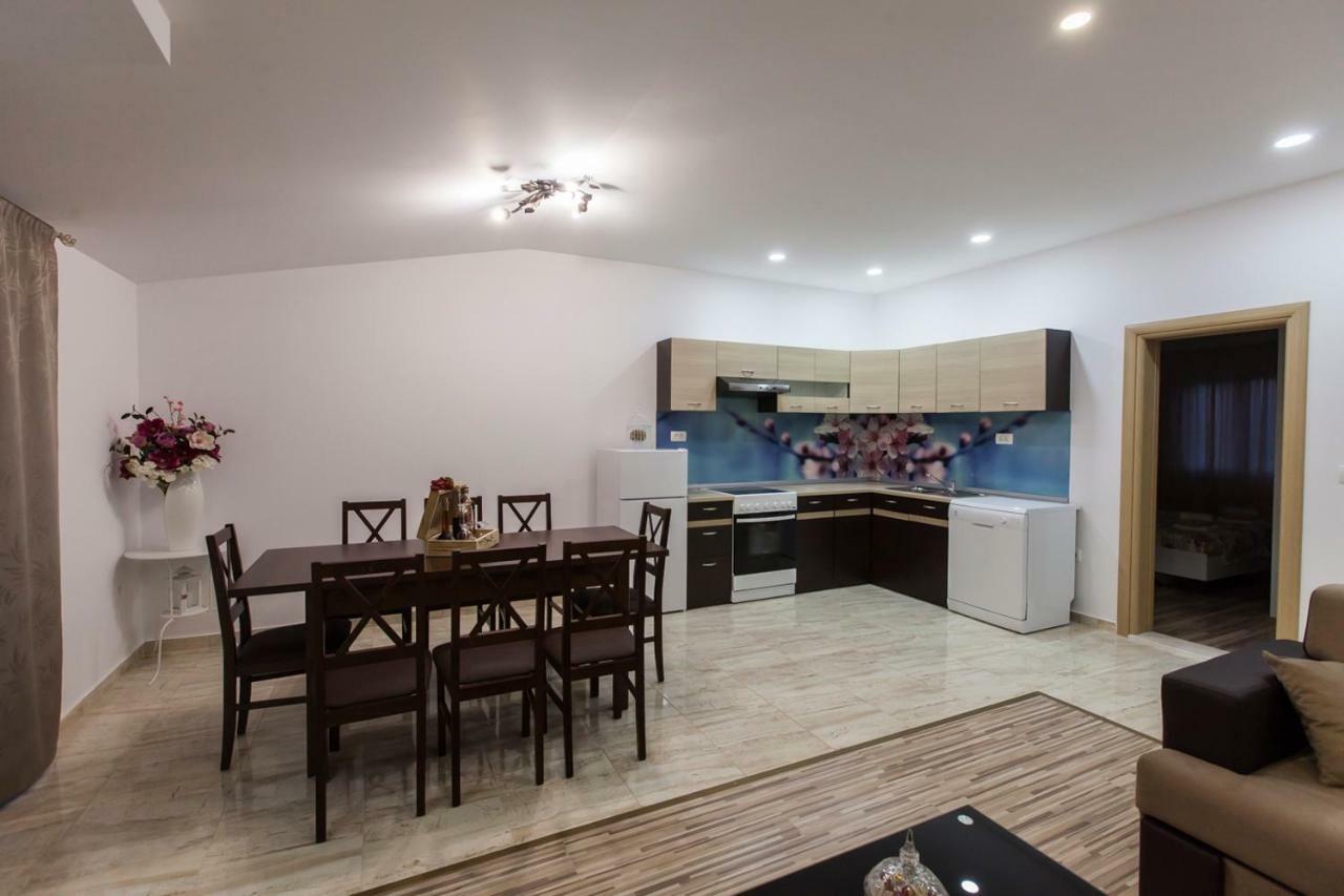 Apartment Dalmatia Каштела Екстер'єр фото