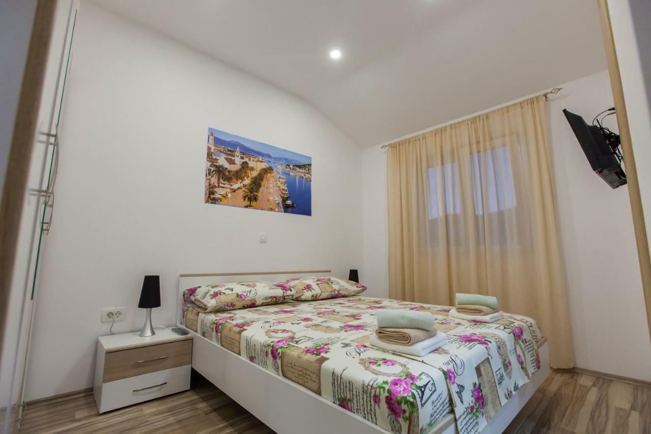 Apartment Dalmatia Каштела Екстер'єр фото