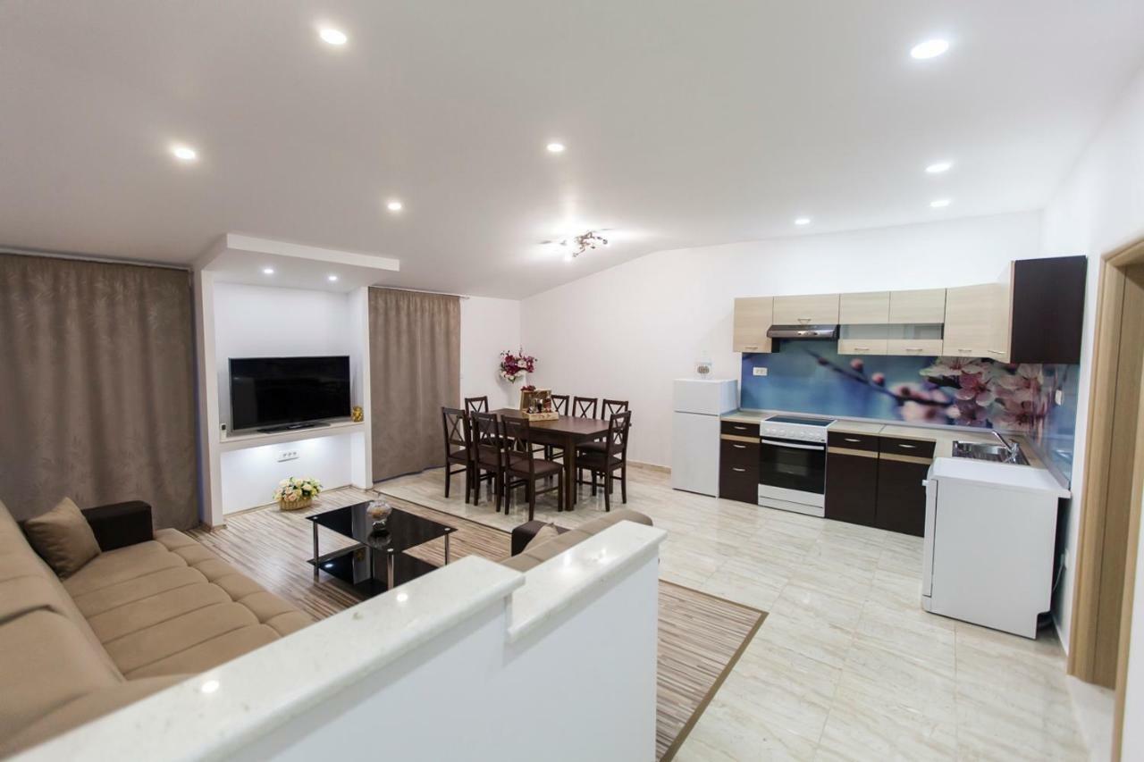 Apartment Dalmatia Каштела Екстер'єр фото