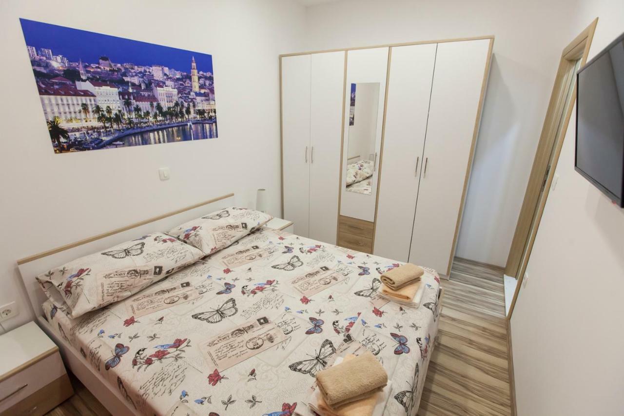 Apartment Dalmatia Каштела Екстер'єр фото