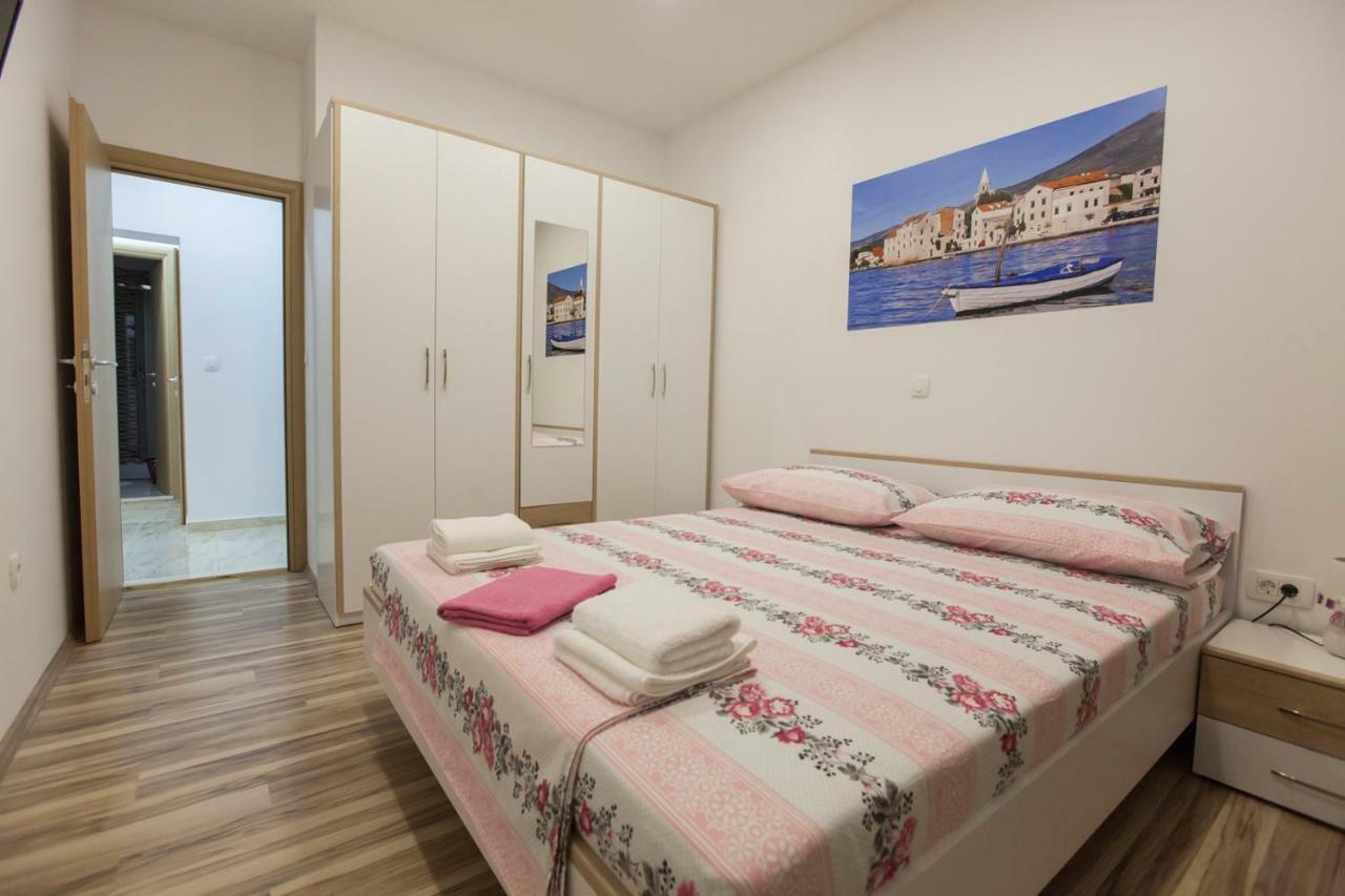 Apartment Dalmatia Каштела Екстер'єр фото