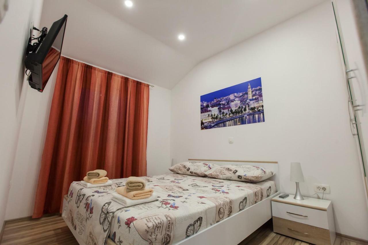 Apartment Dalmatia Каштела Екстер'єр фото
