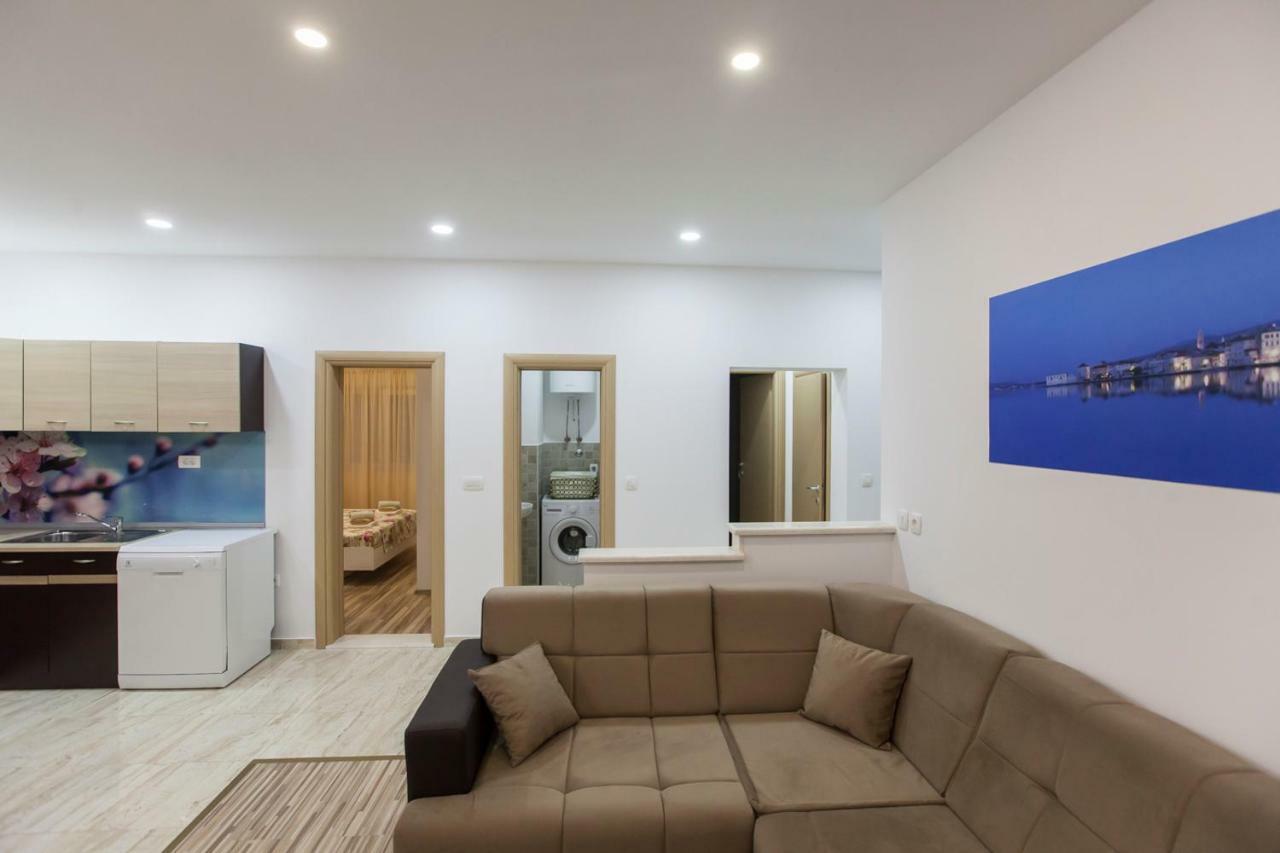 Apartment Dalmatia Каштела Екстер'єр фото